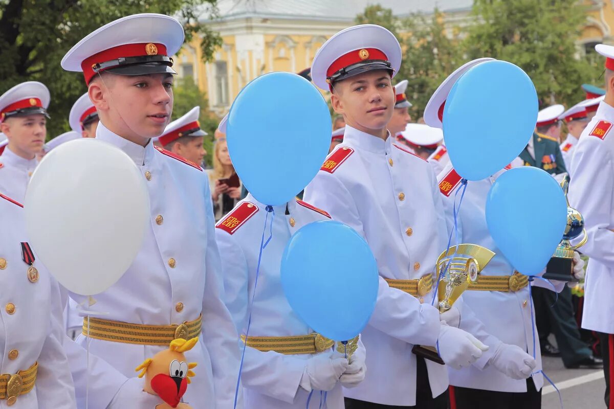 Санкт петербургское сву. СПБ СВУ Санкт-Петербургское Суворовское военное училище. Суворовцы СПБ СВУ. СПБСВУ Санкт-Петербургское Суворовское военное училище 1 сентября. День знаний в военном училище.