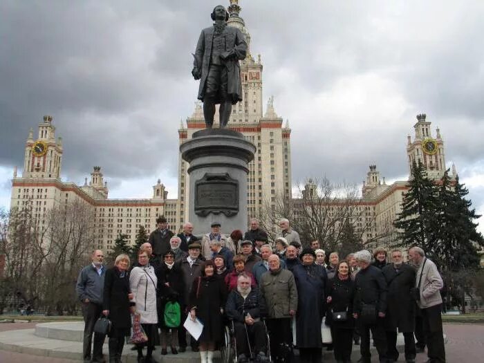 Главное учебное заведение москвы носящее имя ломоносова. МГУ специальности. МГУ Москва специальности. Московский университет для глухих. Двойники МГУ.