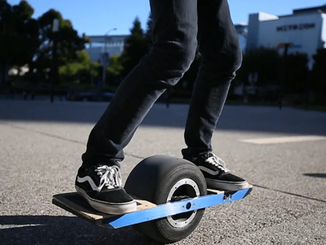 Одноколёсный скейт Onewheel. Моноколесо Onewheel. Электро скейтборд ховерборд. Одноколесный электрический скейтборд. 1 колесо ру