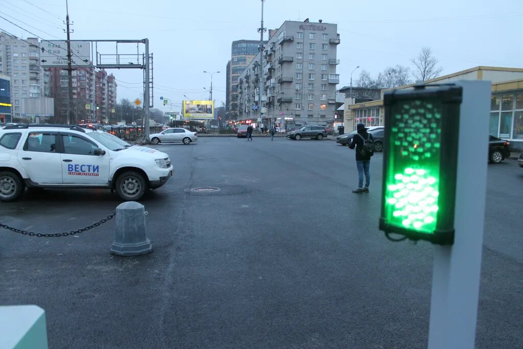 Парковка спб новости. Перехватывающая парковка проспект ветеранов. Перехватывающая парковка у метро ветеранов. Перехватывающие автостоянки СПБ. Парковки возле станции метро ветеранов.