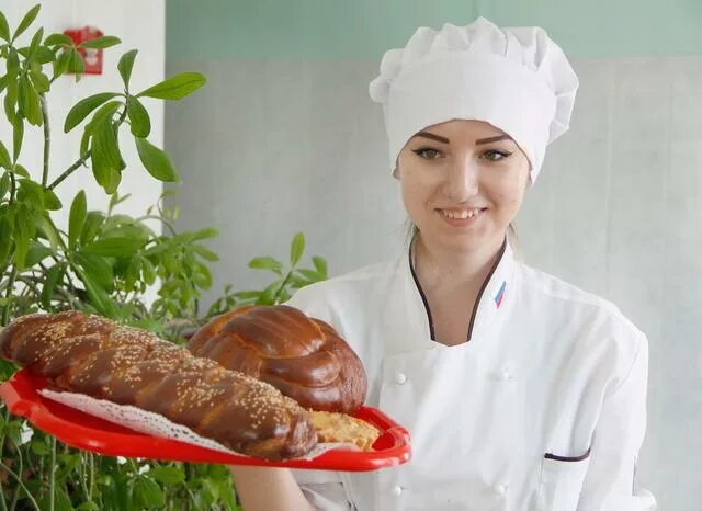 Пекарь с хлебом. Управляющая пекарней. Пекарь орел вакансии. В пекарню требуется. Требуются сотрудники в пекарню.