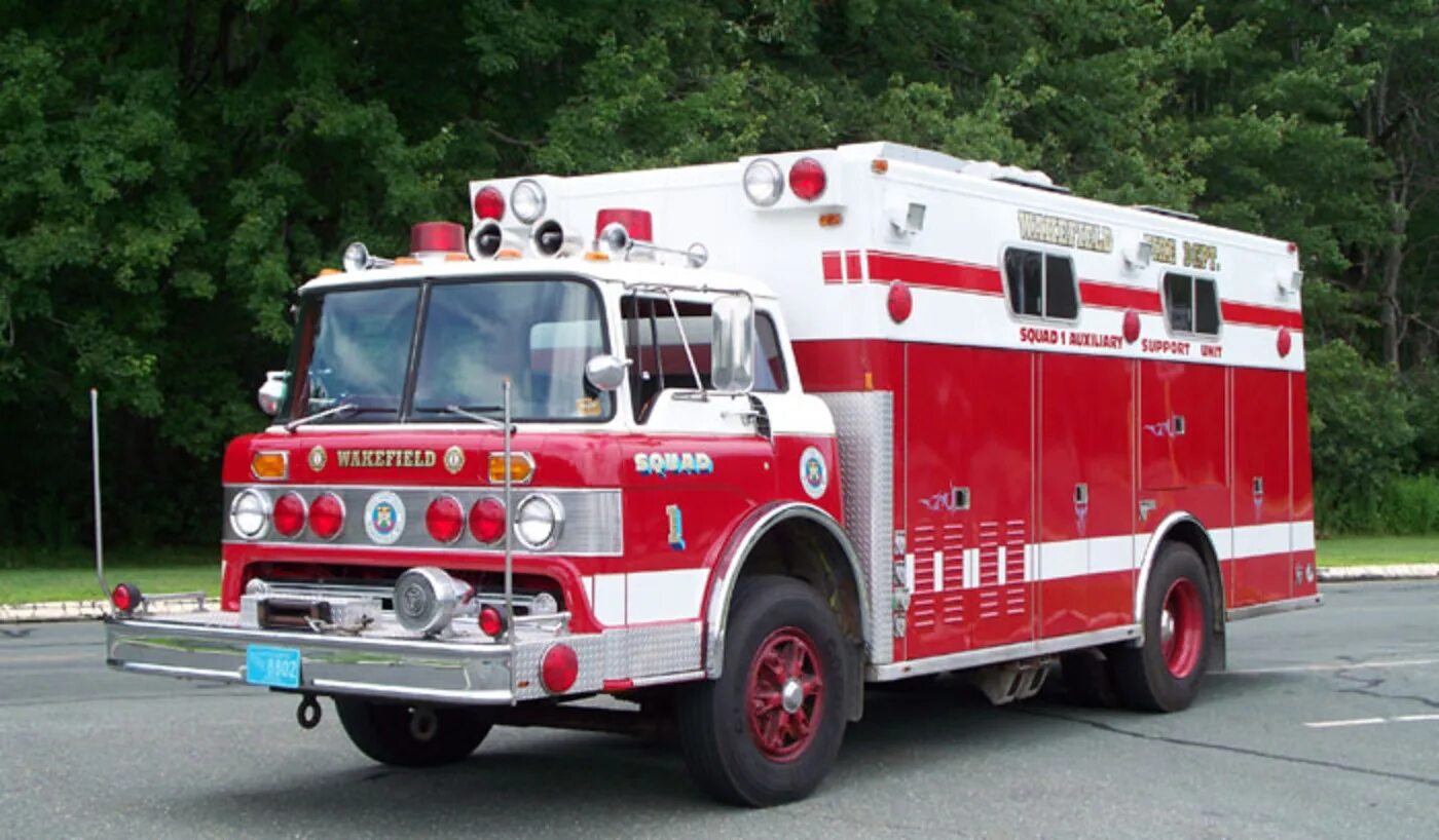Fire truck police car. Пожарная машина Форд ц 8000. Ford c-Series Fire Truck "frame". Ford c8000. Пожарная машина и женщины.