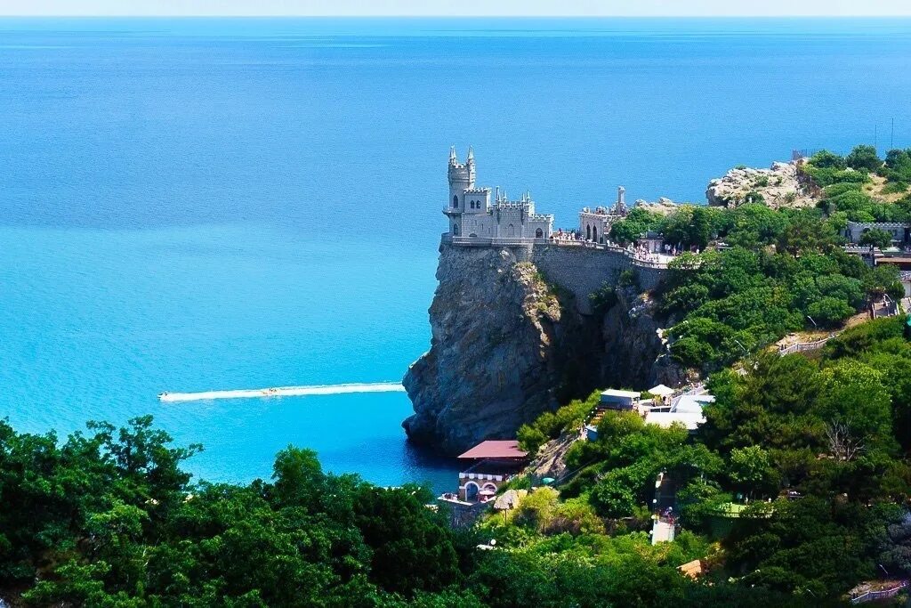 Дворец замок ласточкино гнездо. Ласточкино гнездо в крыму фото. Гаспра ласточкино гнездо. Гурзуф ласточкино гнездо. Ласточкино гнездо сортавала.