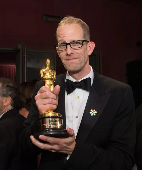 брэд питт золотой оскар премия. питт получил оскар. брэд питт на премии оскар. пит оскар. пит доктер.