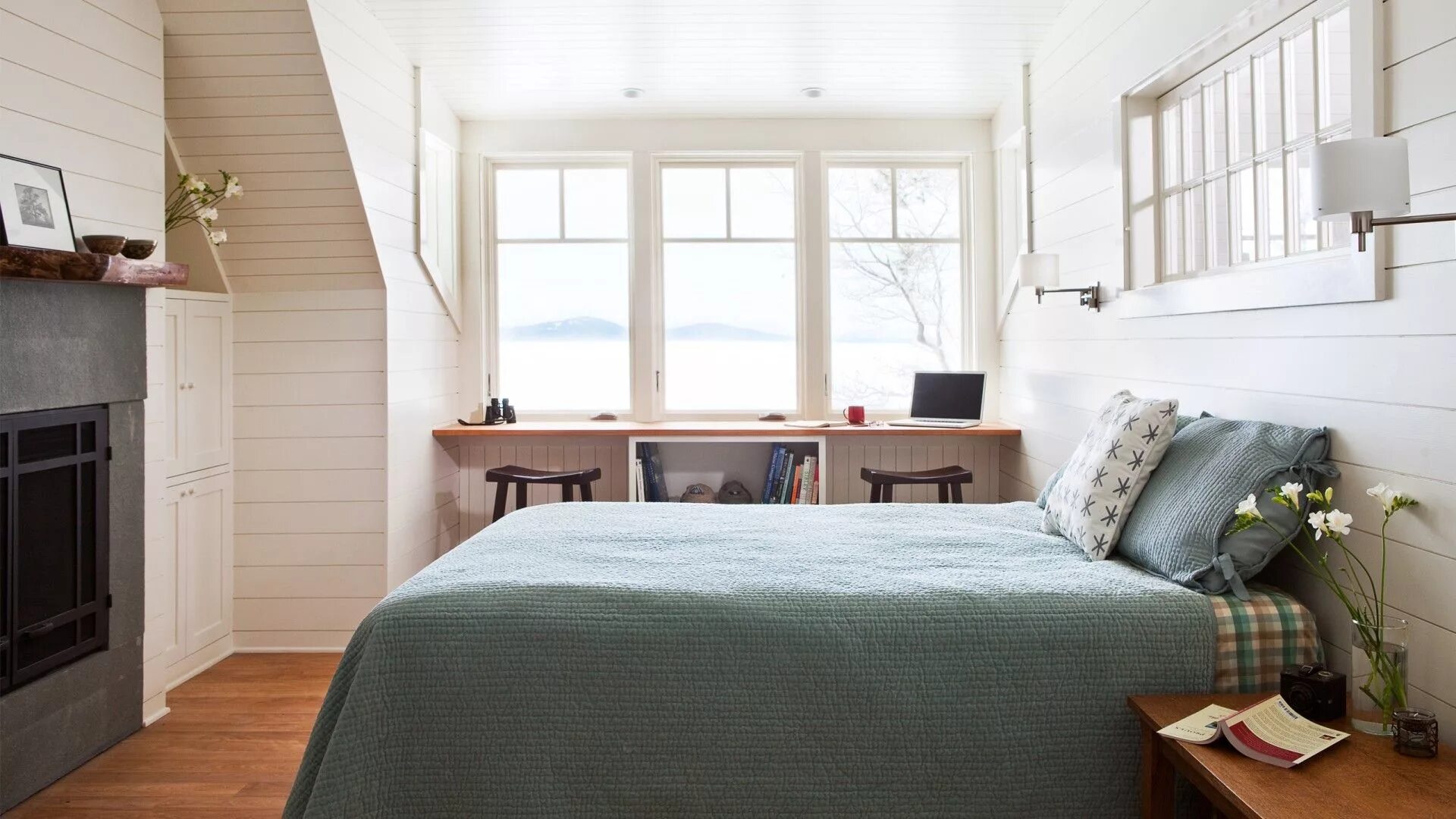 These small rooms. Stuck in my bedroom. Интер маленькой комнаты. Маленькая спальня. Large rooms look.