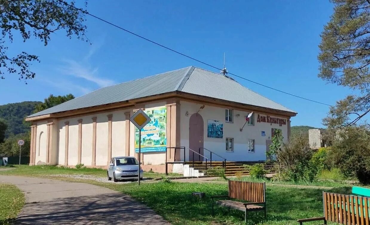 Поселок Октябрьский Туапсинский район. Дворец культуры Октябрьский район. Поселок Октябрьский дом культуры. ДК Комсомольский.