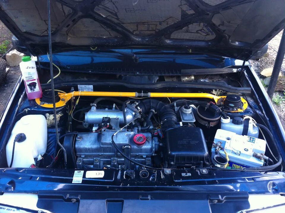 Заводится 2114 инжектор. Ваз 2115 двигатель 1. Цилиндр на капот ваз 2114. Не заводится машина ваз 2114 инжектор 8 клапанов. Заводится 2114 инжектор.