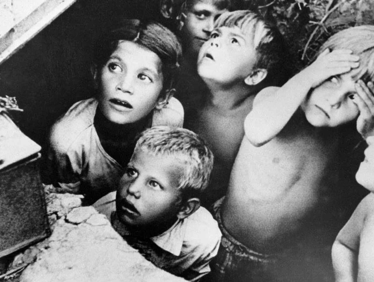 Фото детей во время войны. Дети на войне 1941-1945 бомбежки.