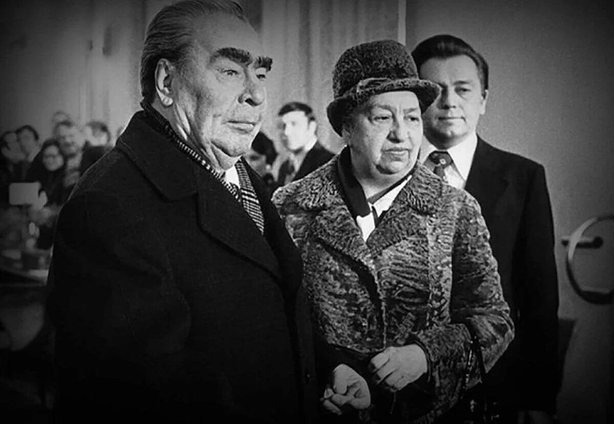 Нина петровна хрущёва. Виктория брежнева жена леонида. Виктория петровна брежнева в молодости. Викто́рия петро́вна бре́жнева в молодости. Виктория петровна брежнева в молодости.