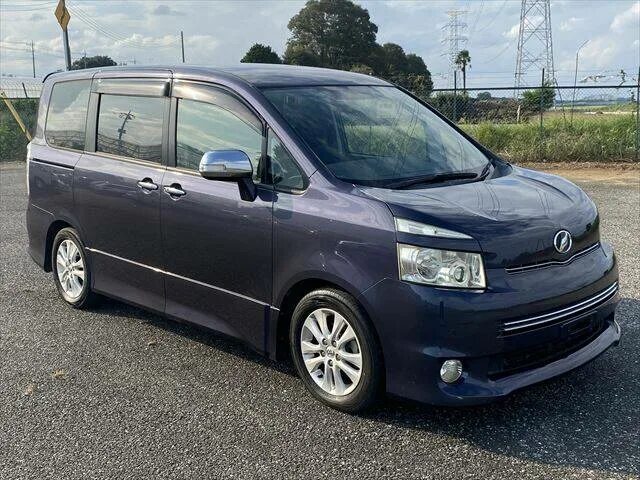 Toyota voxy на 17 колесах. Тойота вокси 2008. Тойота вокси 2008г. Тойота вокси 2008г. Тойота вокси 2008г.