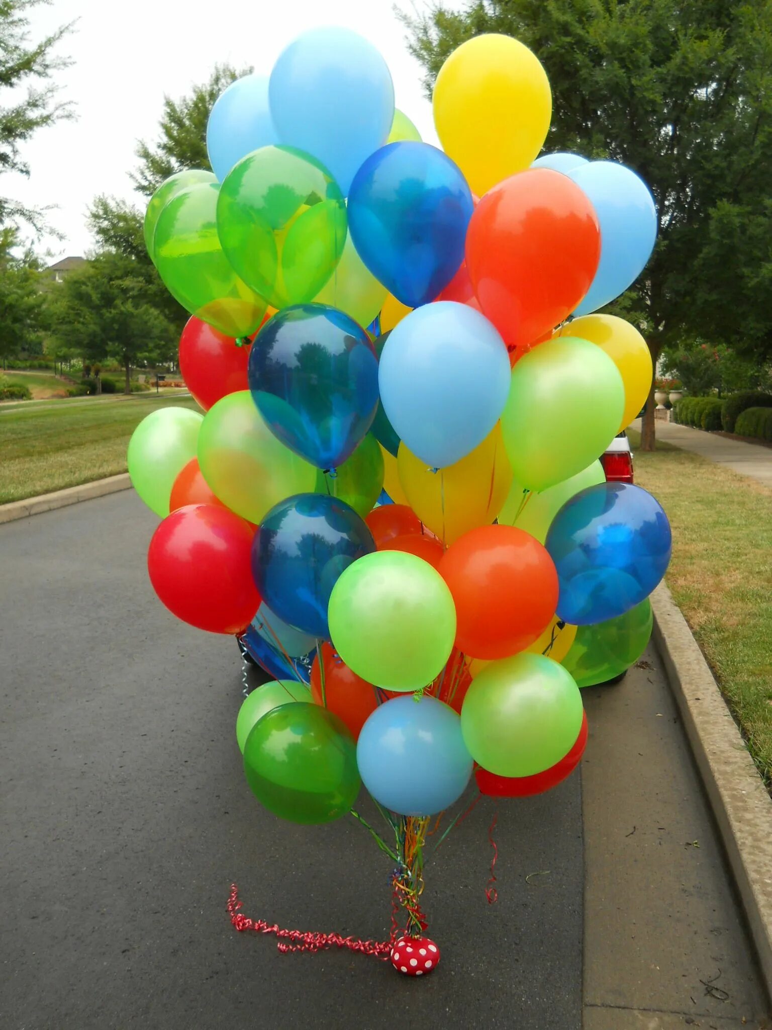 Услуги шаров. Шары надувные. Воздушные шары. Гелиевые шары. Разноцветные воздушные шары.