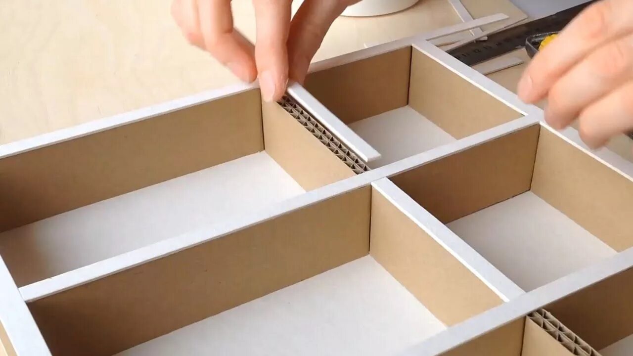 Коробки для хранения из картона. Коробка для хранения вещей из картонной коробки. Ящики для хранения из картона. Разделители для ящиков из картона