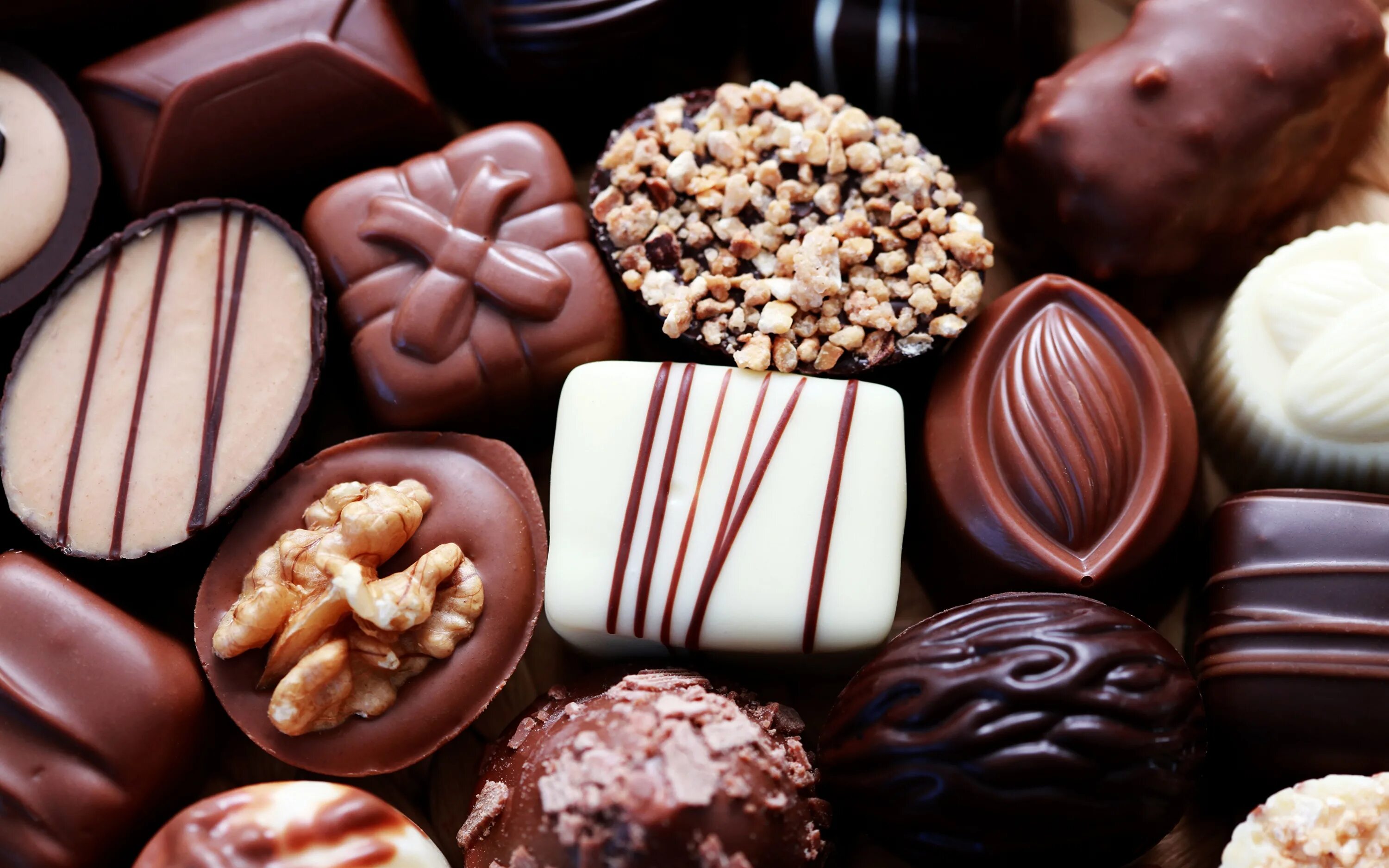 Шоколадные конфеты. Красивые конфеты. Конфеты шоколад. Сладости картинки. Сладкое на б