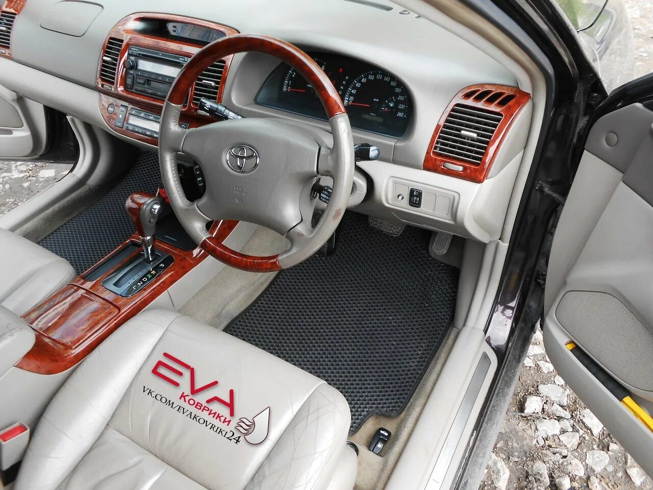 Японская тойота малолитражка. Тойота альфард 2007 левый руль. Honda freed левый руль. Toyota harrier 1999. Японец левый руль.
