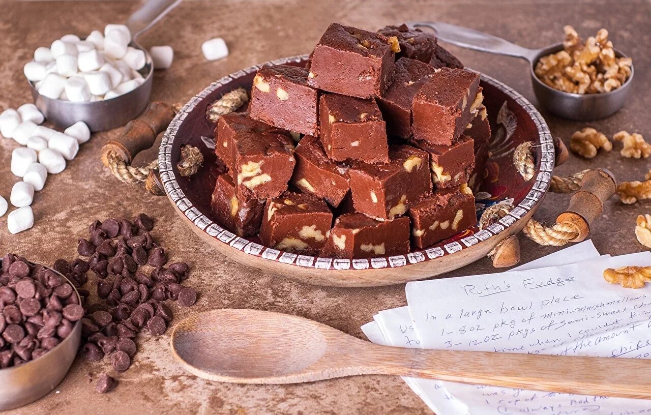 Шоколад в великий пост. Шоколадные конфеты. Сладости Египта. Конфеты шоколад. Шоколадные конфеты с орехами.