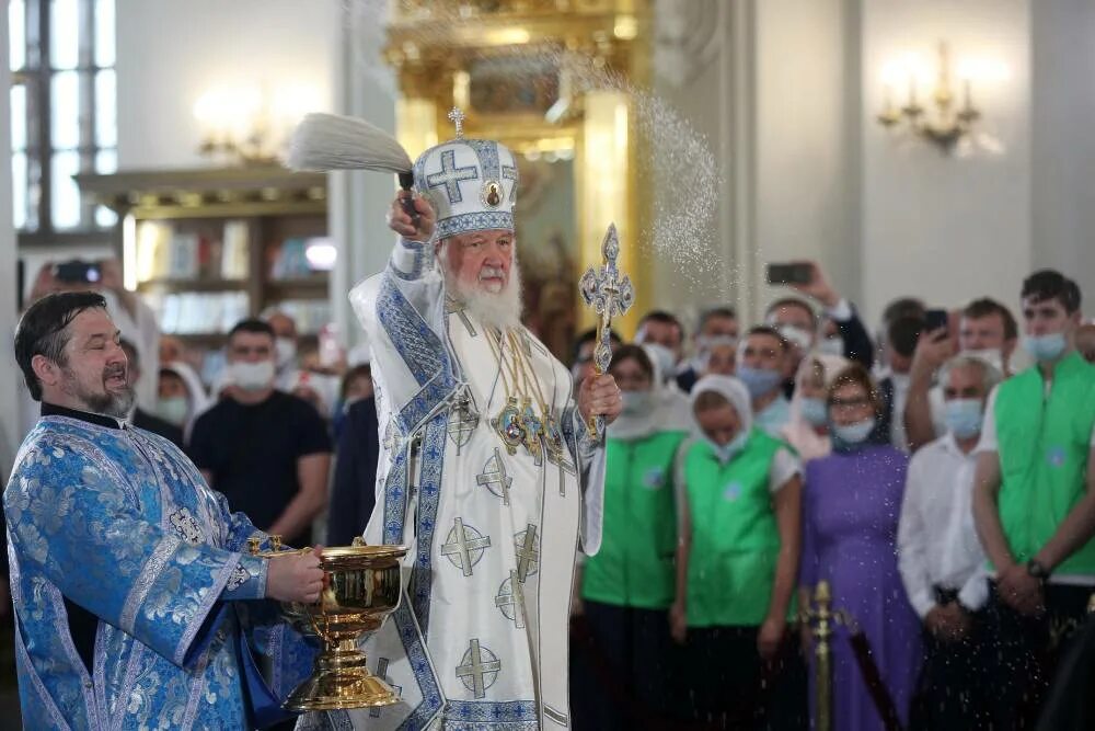 Патриарх представил икону казанской. Патриар в казани освящение собора. патриарх кирилл освящает. освящение собора в казани. освящение храма в казани 21 июля.