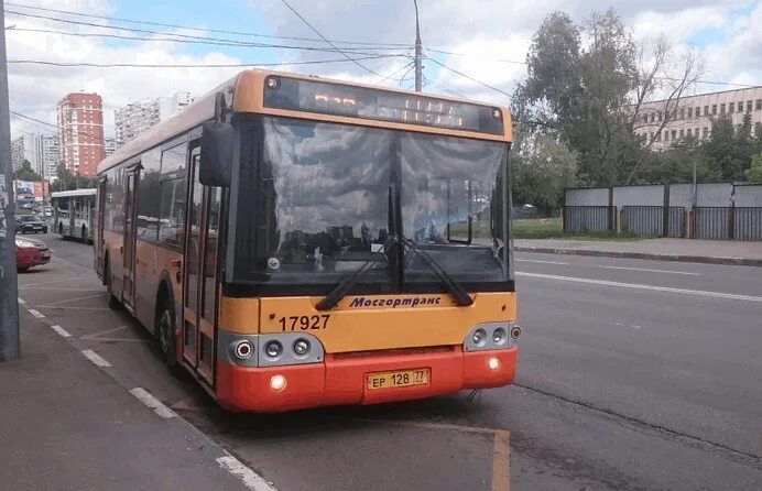 Какой автобус лучше. 17 Автобусный парк Чертаново. Автобусный парк Бирюлево. Автобусы в Чертаново. Автобус Чертаново Южное.