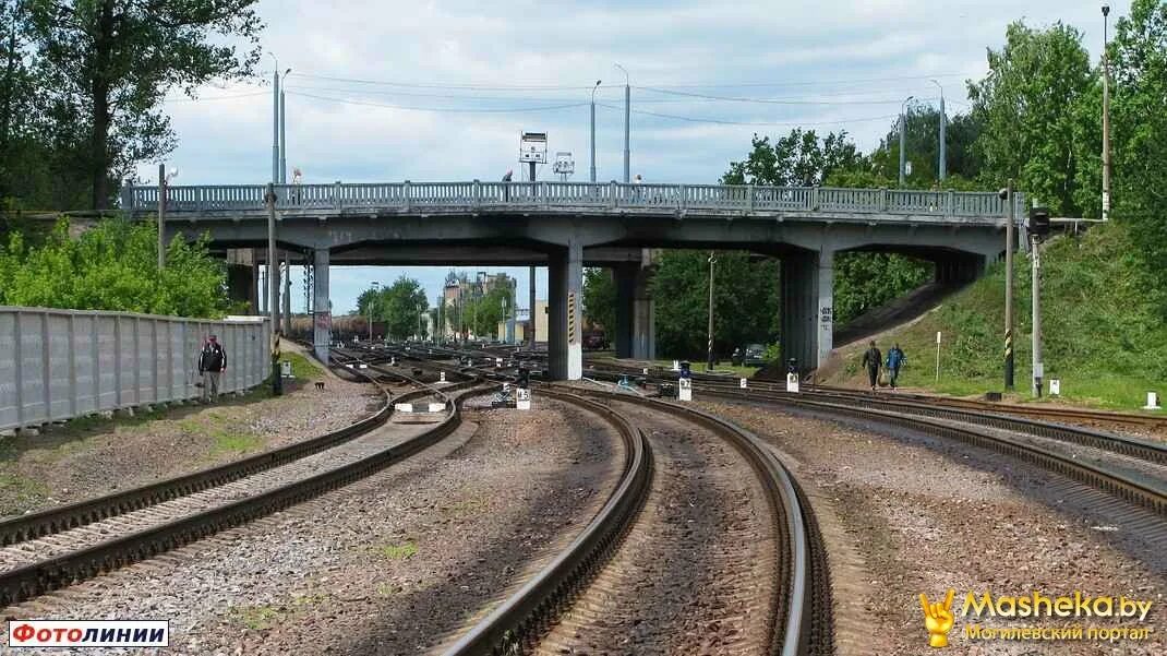 Могилев мосты. Горбатый мост могилев. могилевский жд вокзал. могилев мост через днепр. лазаренко мост.