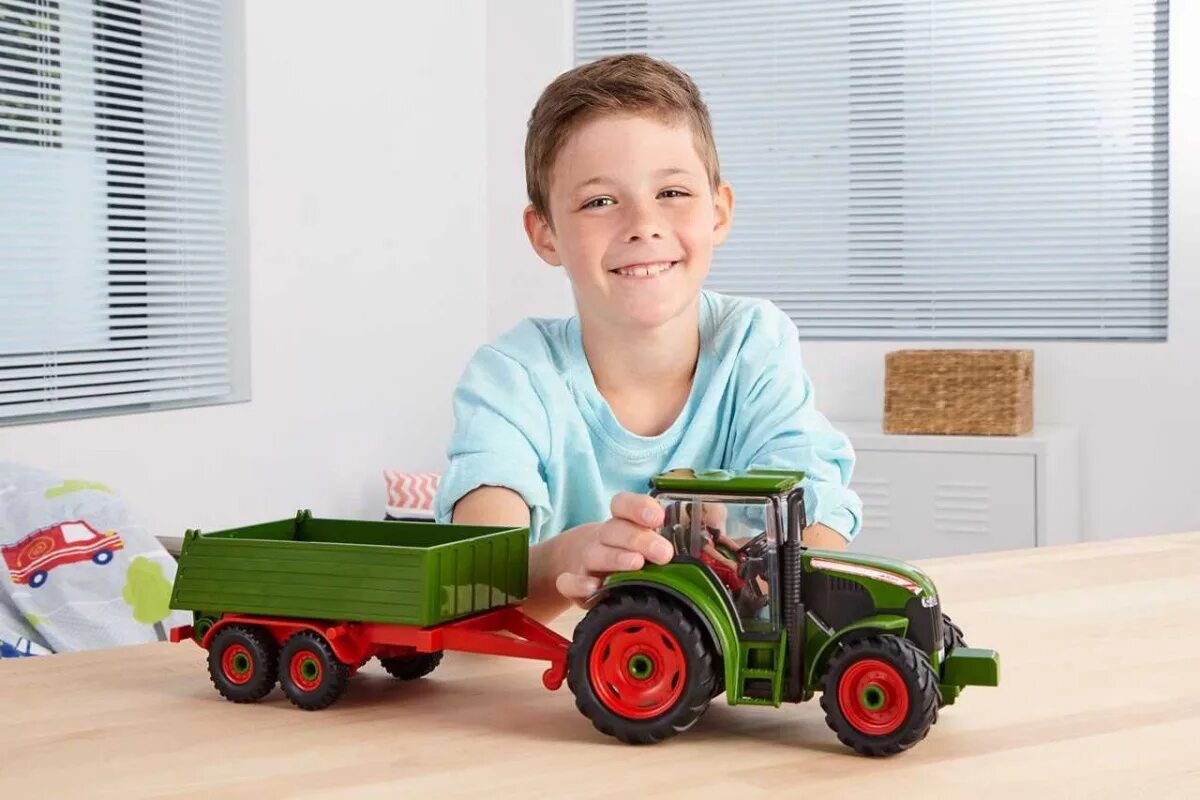 Трактор детский. Трактор с детками. Детский руль для трактора. Детских тракторов. Маленькие дети трактор