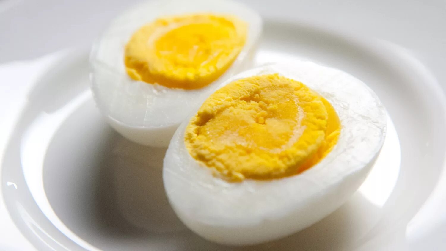 Вареные яйца. Яйцо отварное. Яйца вкрутую. Яйцо куриное вареное.