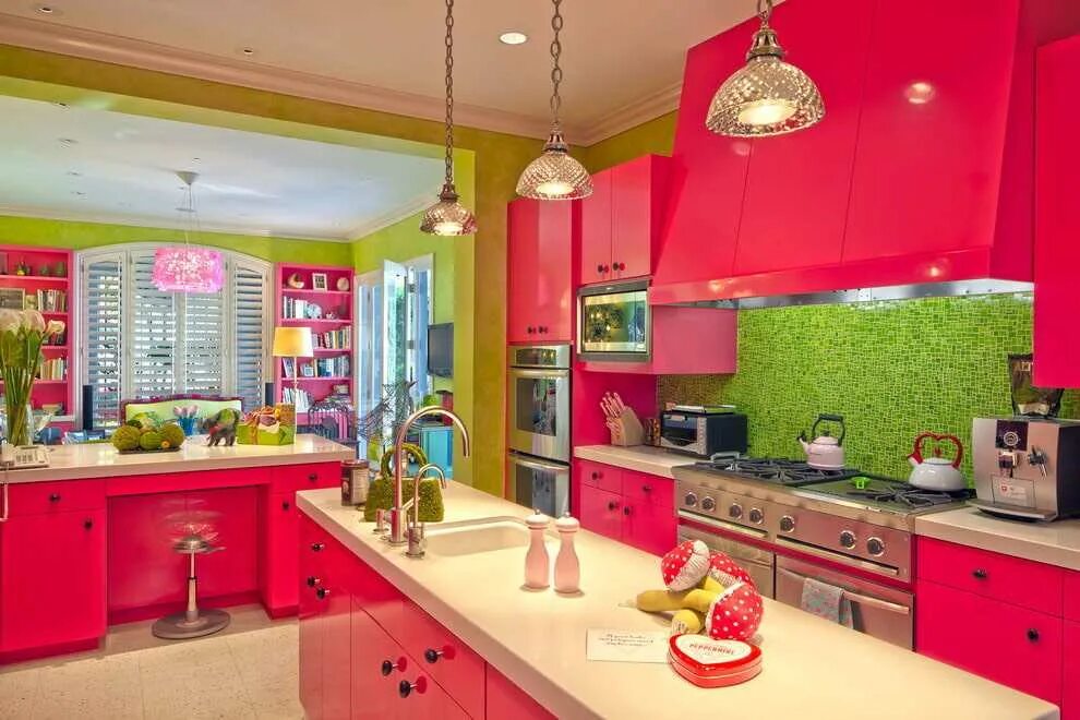 Ярки ремонтные. Кухня в ярких цветах. Яркая современная кухня. Цветные кухни. Яркий кухонный гарнитур.