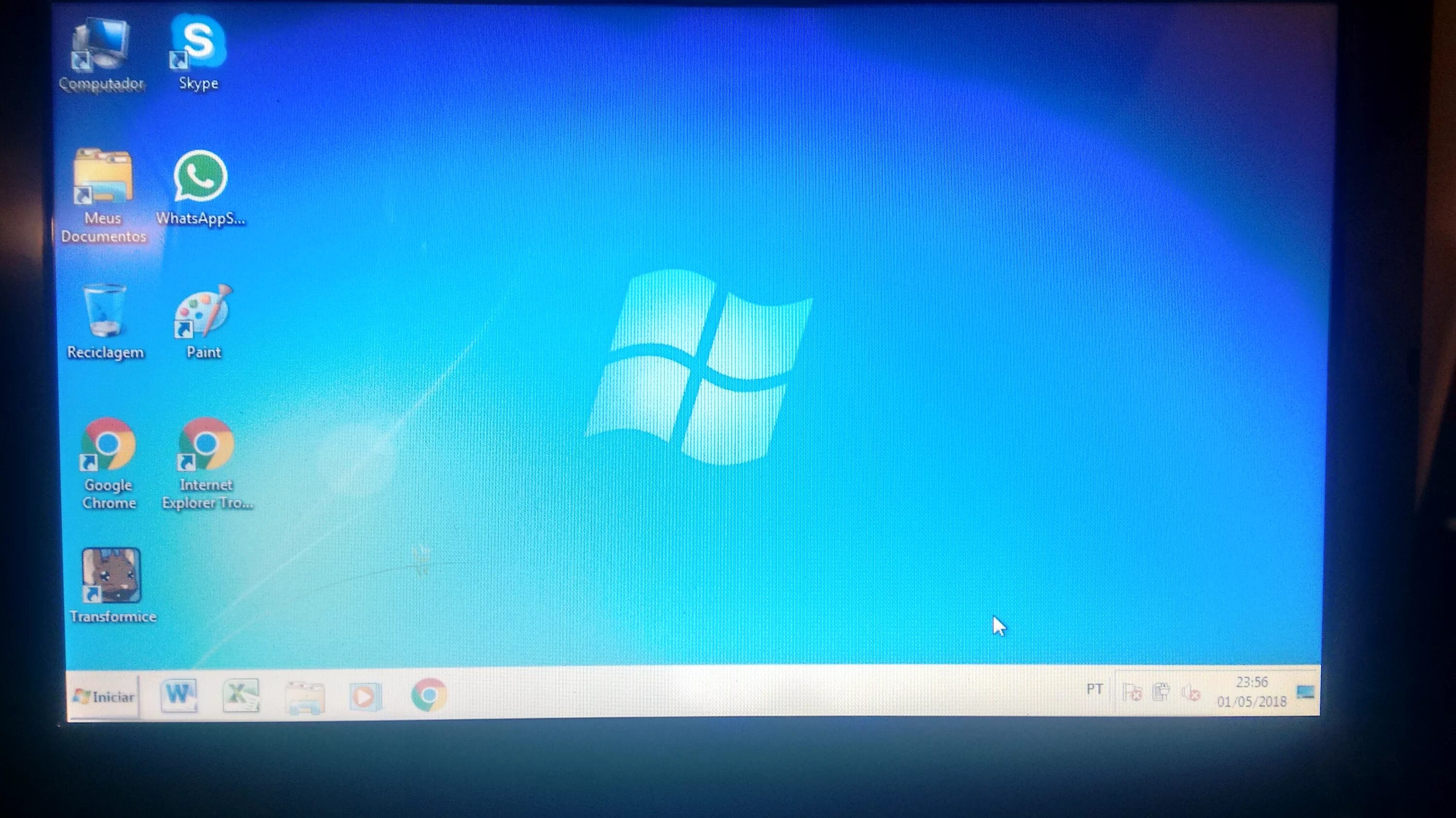 Легкий windows для нетбука. Ноутбук windows 7. windows 7 рабочий стол. windows 7 рабочий стол с ярлыками. windows 7 рабочий стол интерфейс.