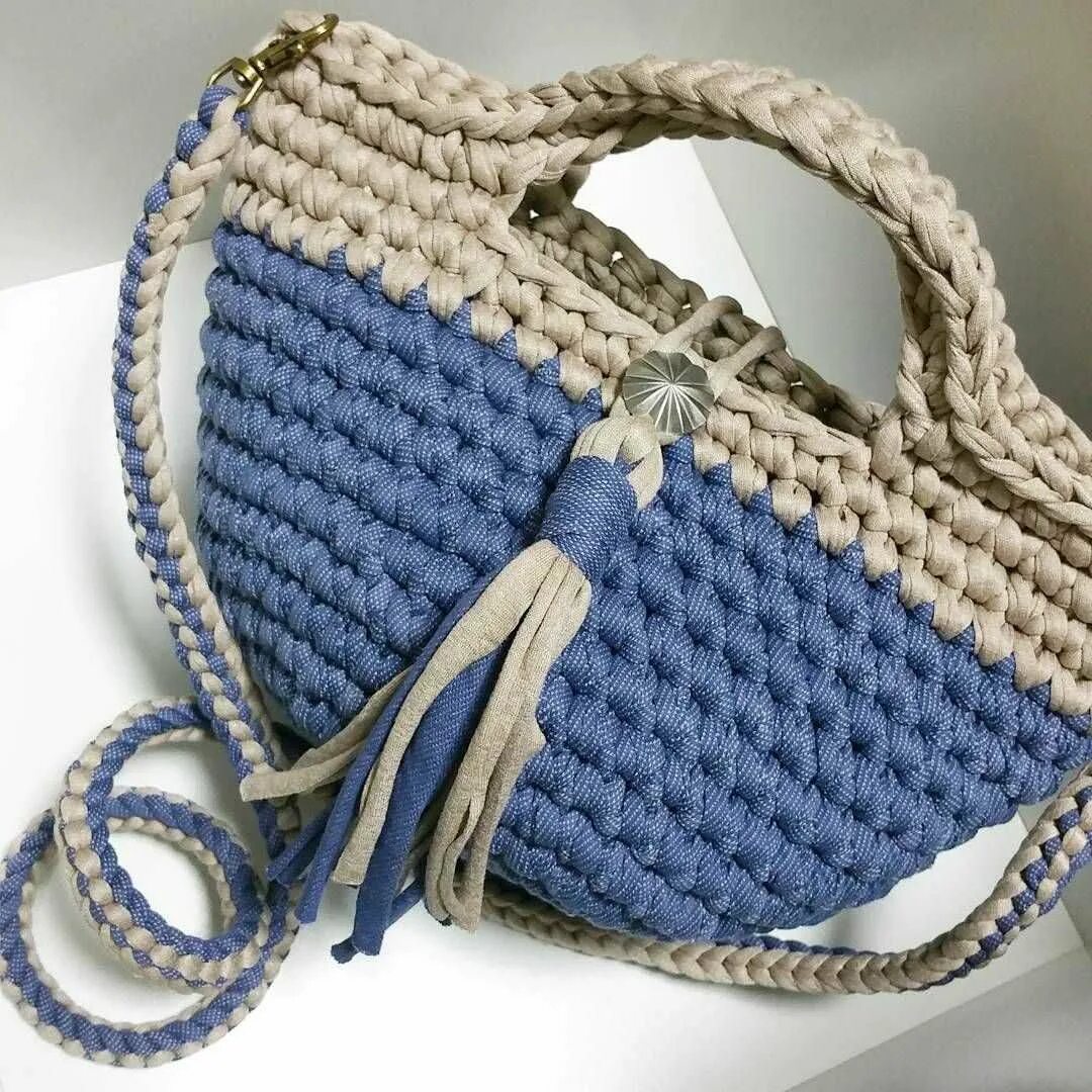 Сумка торба из трикотажной пряжи. Клубок сумки. Квадратная сумка из трикотажной пряжи. Сумка из трикотажной пряжи крючком. Вязаные сумочки.