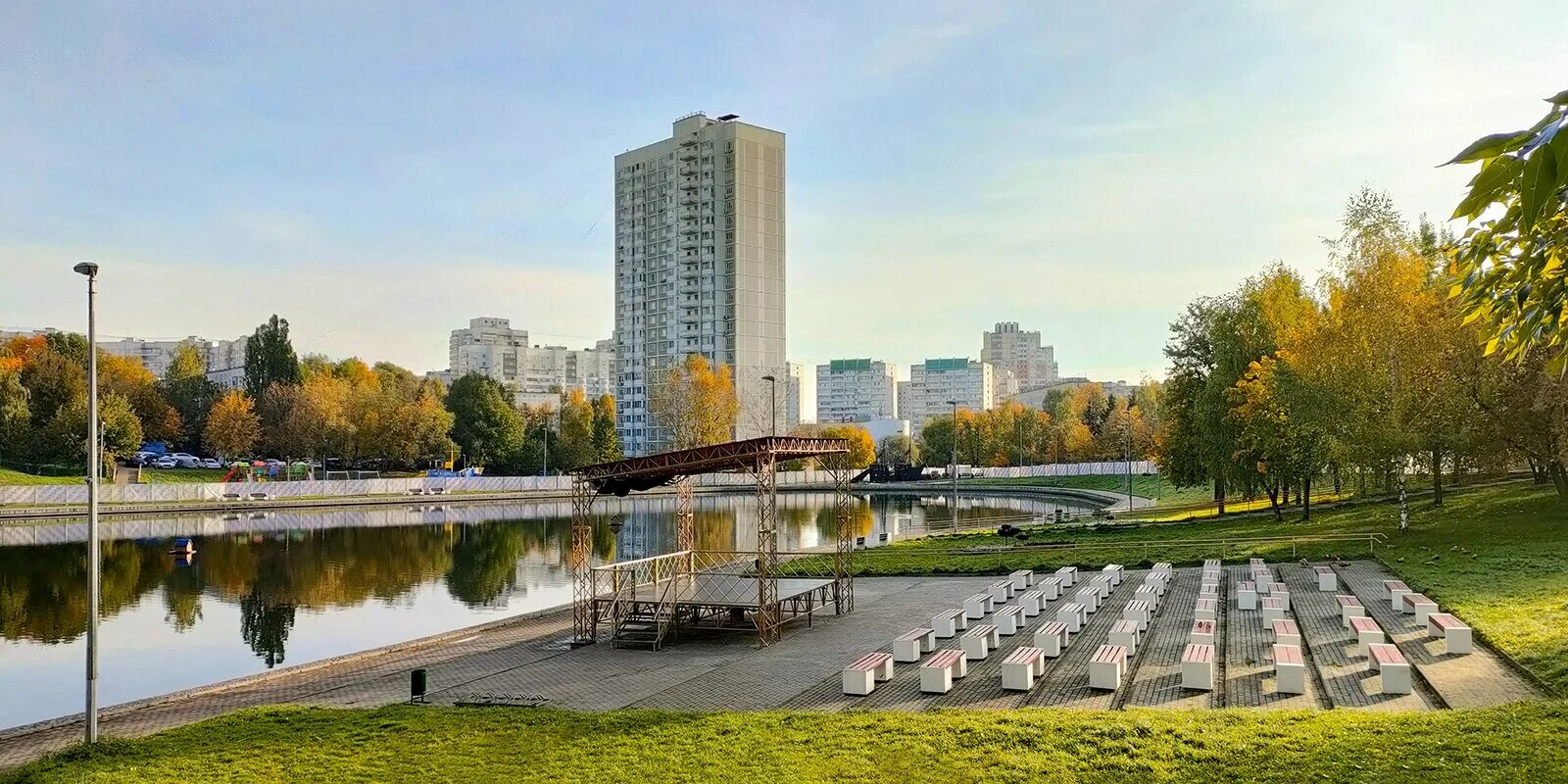 Площадь западного троекуровского пруда. Пруд Коньково-Деревлево. Пруд Коньково-Деревлево верхний. Пруд Коньково-Деревлево Нижний. Коньковский пруд Москва.