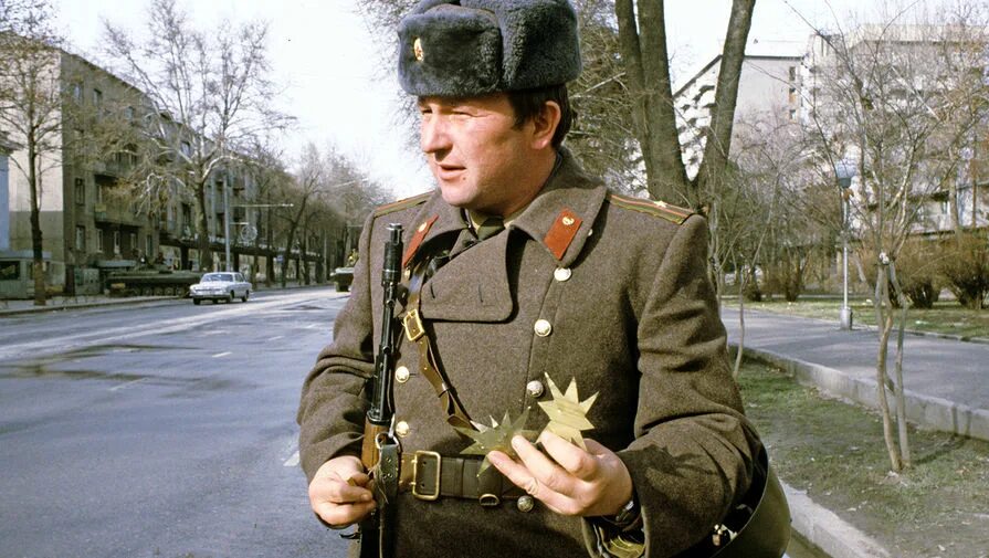 Офицеры ссср фото Выйти замуж за капитана (1985) кадры из фильма советские фильмы Кино-Театр