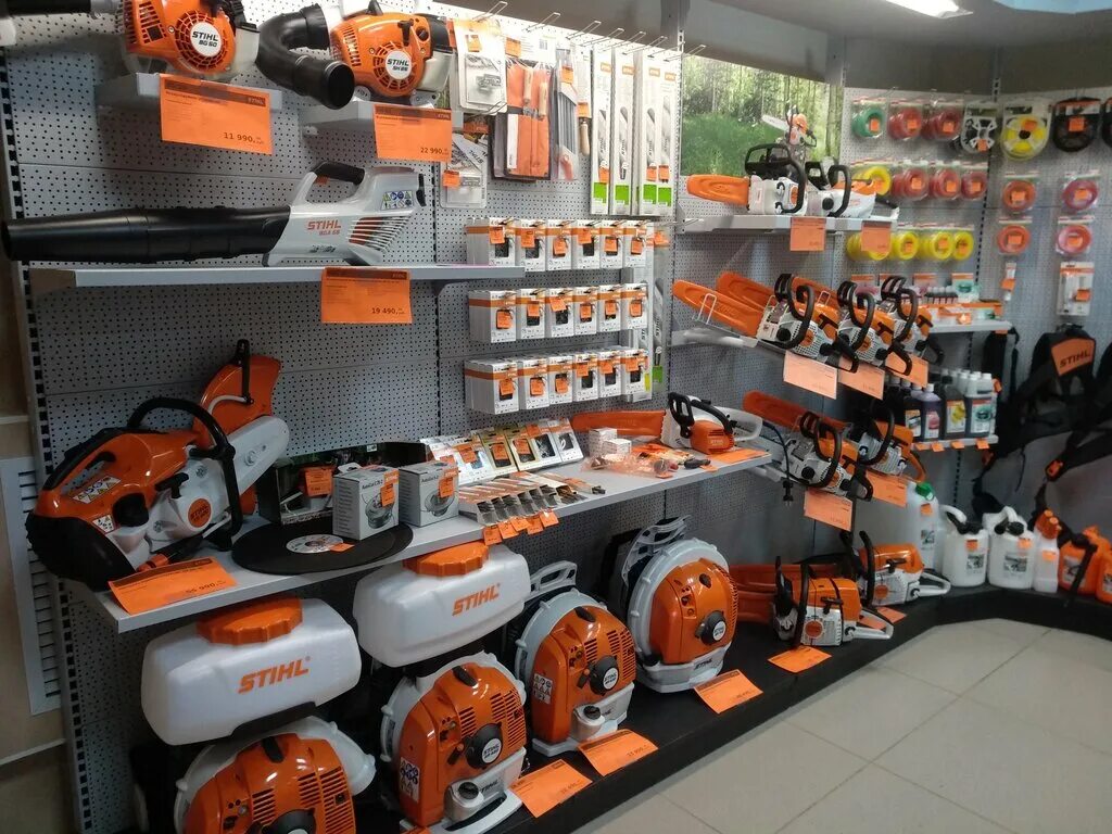 Штиль смоленск. Витрина Stihl. Магазин штиль Псков Юбилейная 36. Витрина бензоинструмент штиль. Магазин Stihl в Уфе.