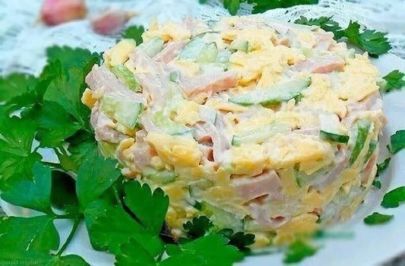 Рецепт салата с сыром нежный