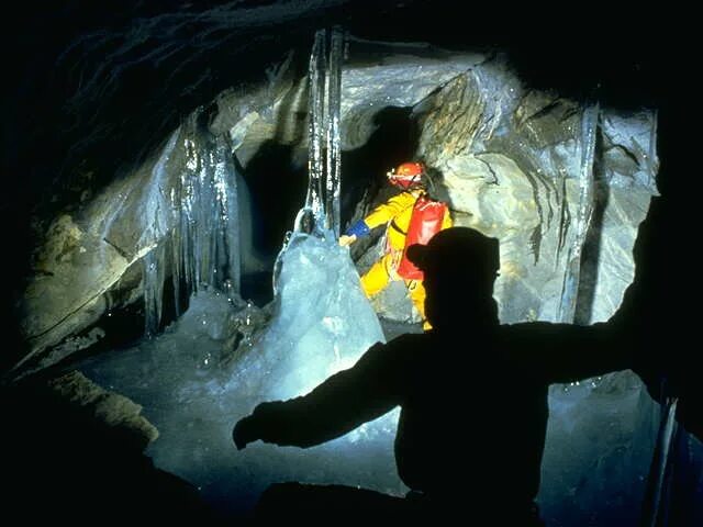 мариинская пещера губаха. чем занимается спелеолог. спелеолог чем занимается для 2. профессия спелеолог для детей. спелеолог чем занимается для 2.