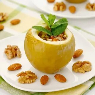 Яблоки с медом и грецким орехом