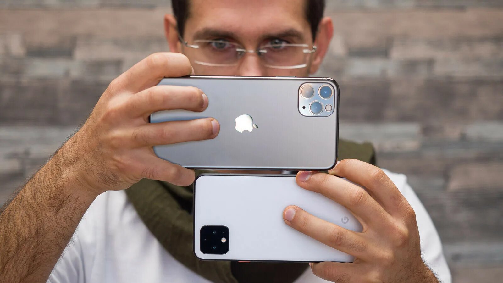 Iphone 18. Iphone xs phone. Реплика айфон xs max. Крутые вещи для телефона. Спиннер из айфонов вилсаком.