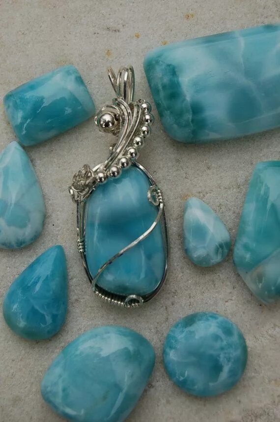 Турмалин ларимар. Турмалин ларимар. Ларимар цвет камня. Ларимар камень украшения. Ларимар кулон.