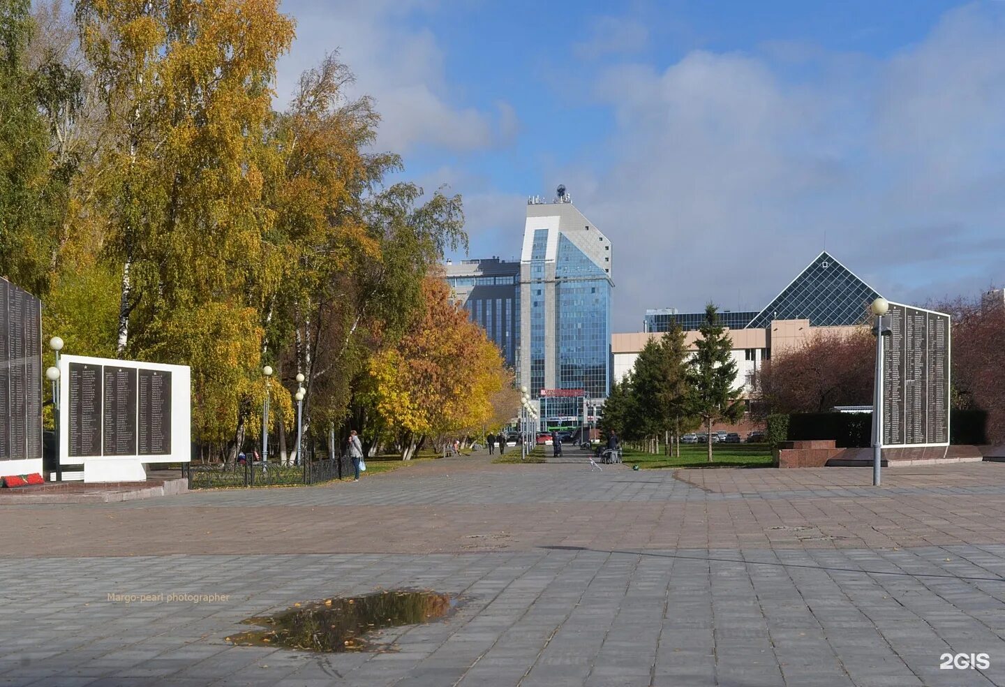 вечный огонь тюмень площадь памяти. мемориал на площади памяти тюмень. мемориал на площади памяти тюмень. метражи тюмень. здание тюменской областной думы.