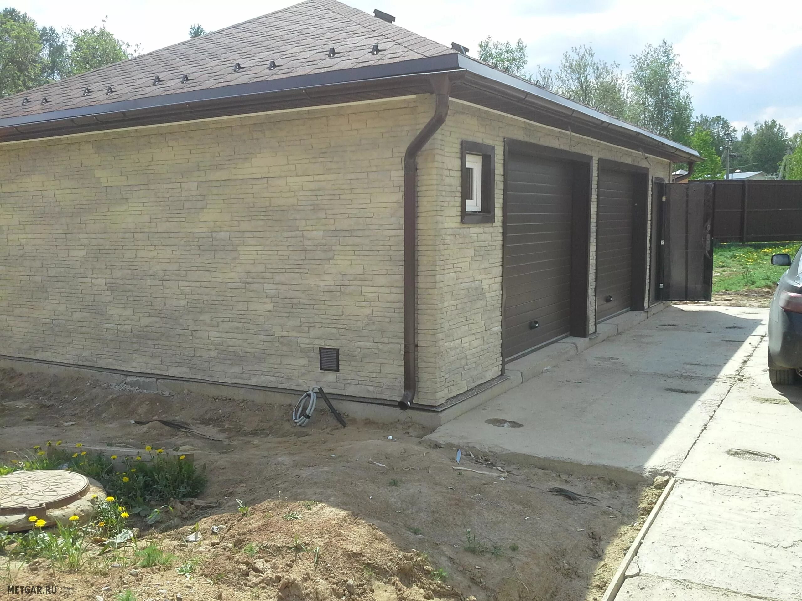 Гараж с пеноблока. 5х12. Модульный гараж. Гараж из металлокаркаса. Сарай из сэндвич панелей.