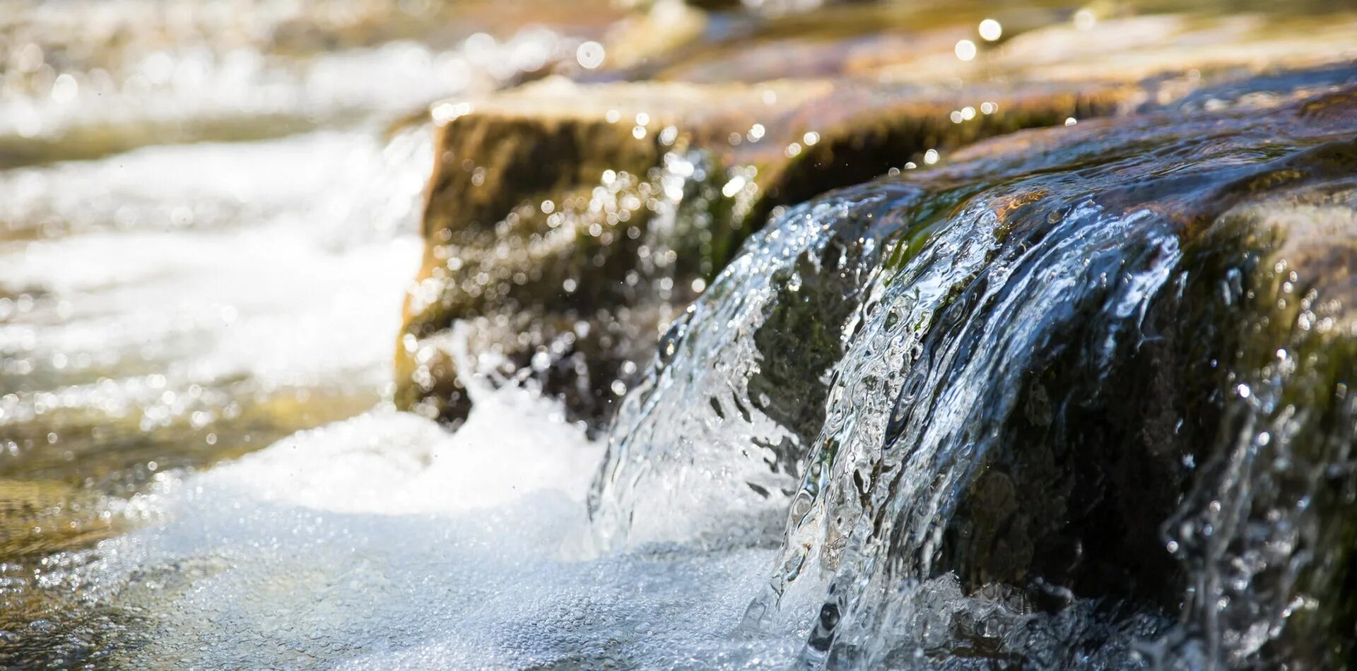 Река Башик Магнитогорск. Текущая вода. Текучие воды. Вода течет. Там вода течет