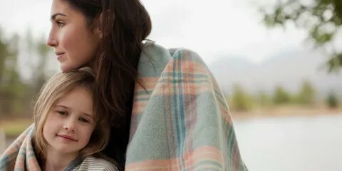 Mom show daughter