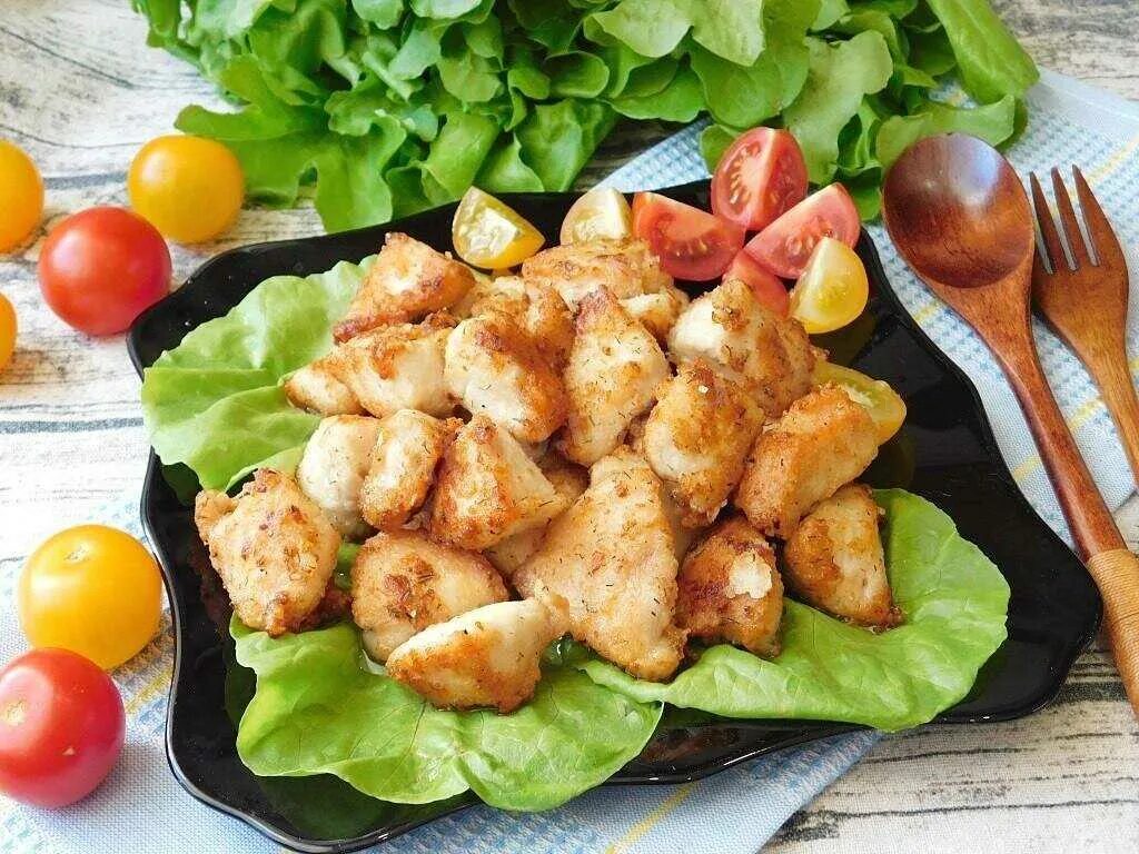 Ужин из куриного филе. Куриное филе на сковороде. Курица ломтиками. Ужин куриное филе жареное