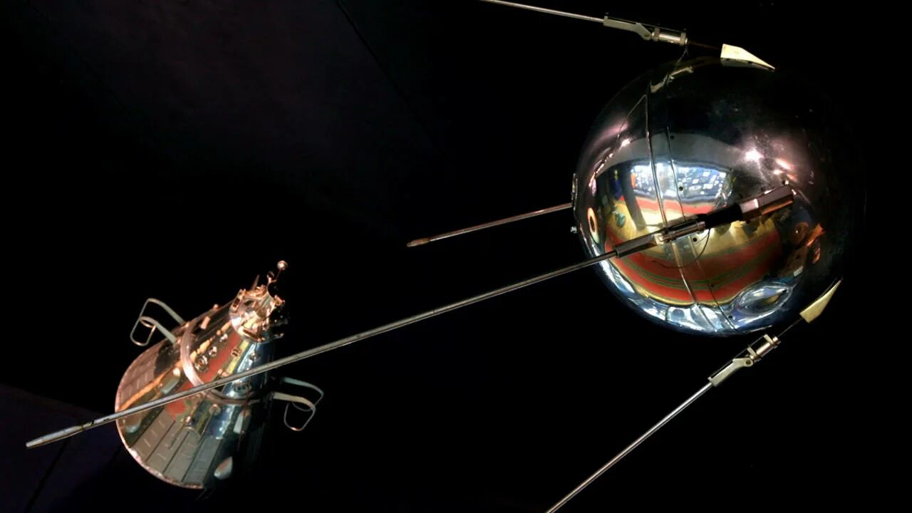 Первый искусственный Спутник земли 1957. Спутник 1 первый искусственный Спутник земли. Первый Спутник СССР. Первый Спутник в космосе 1957.