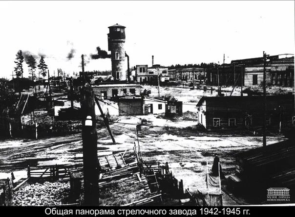 Новосибирск в 1930-е годы заводы. Проходная завода чкалова в новосибирске. История новосибирских заводов. Завод труд новосибирск 1904. Завод труд новосибирск.