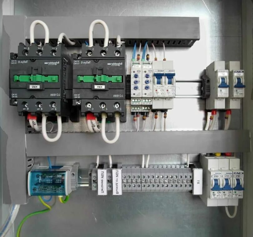 Трехфазная автоматика. Щит АВР 63а Schneider Electric. Блок АВР 25а. Щит АВР 6-20кв. АВР 380 вольт.