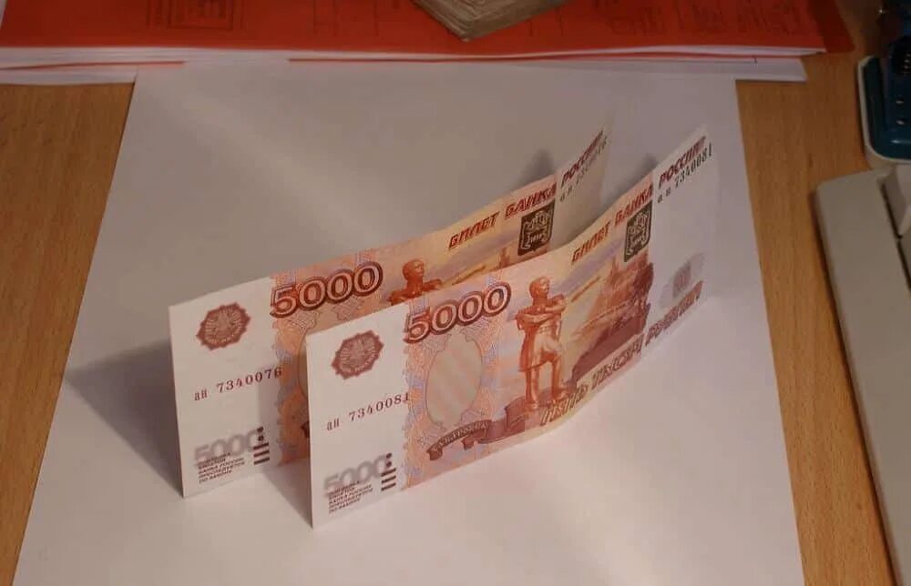 Получить пособие 10000. 5000 рублей. 10 тысяч рублей. 10000 рублей на школьника. десять тысяч рублей фото.