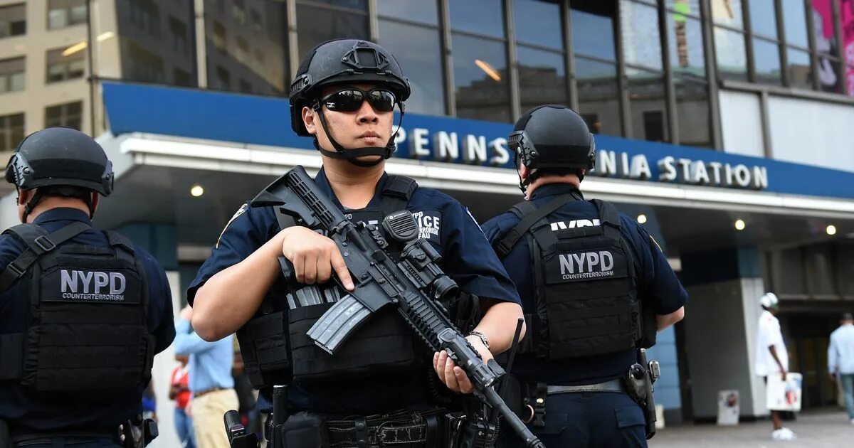 Return police. Офицеры nypd. полицейский департамент нью-йорка. nypd police. борьба с терроризмом полиция.