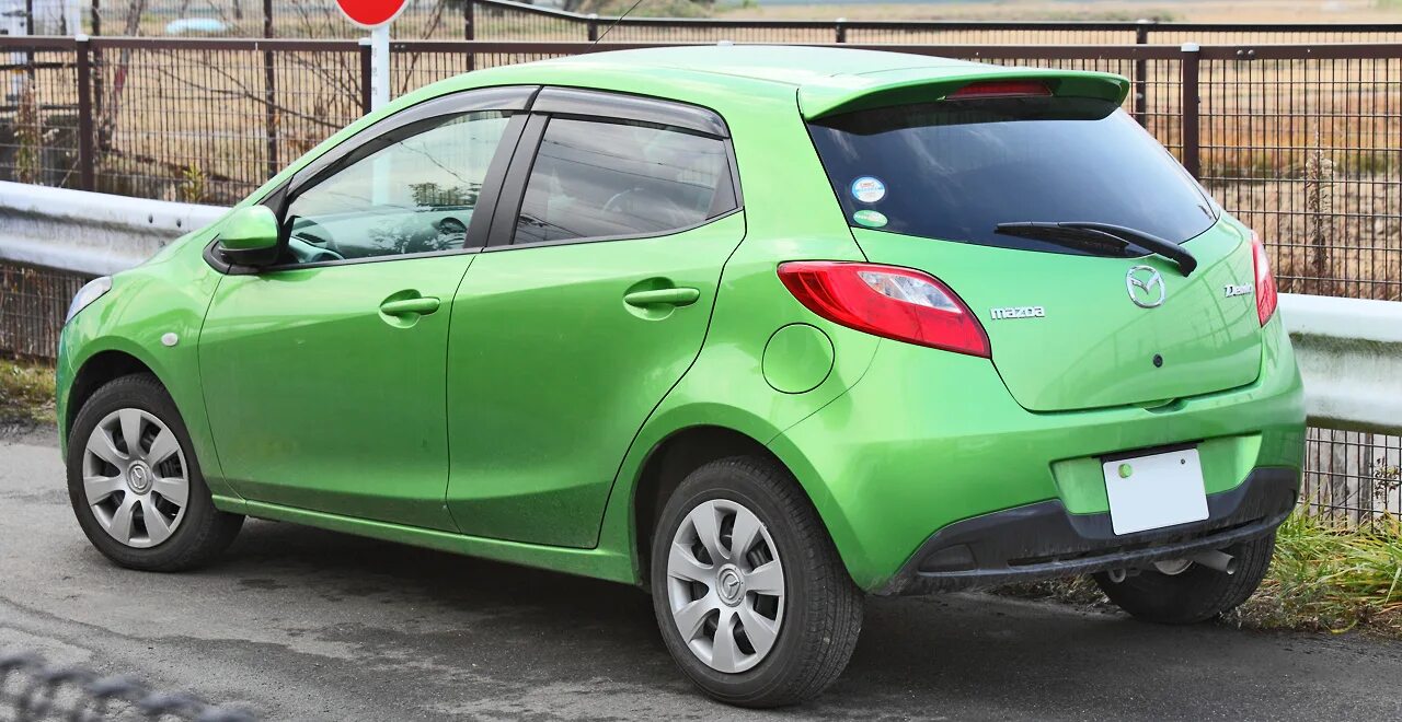 Mazda demio 2003. Мазда демио 5 поколение. Мазда демио технические. Mazda demio/2 2001. Мазда демио технические.