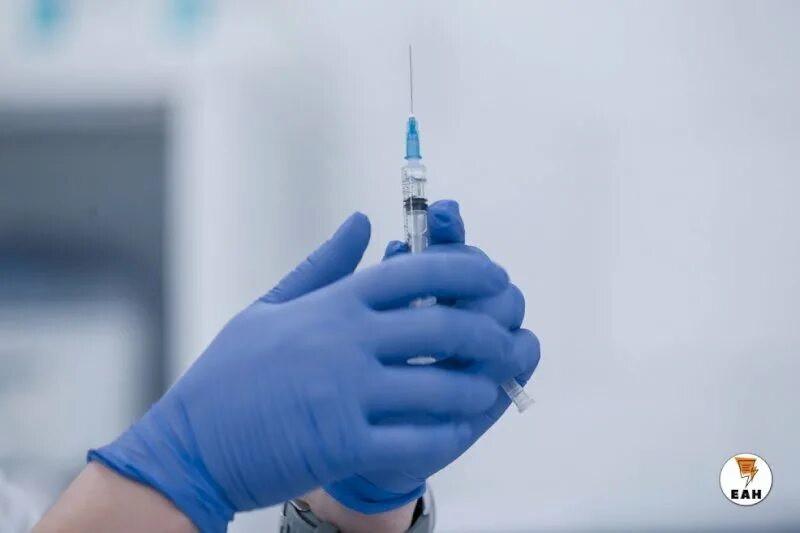 Вакцинация на дому. Круглый стол шукшиной про вакцину. Вакцинация на дом москва. Вакцинация коронавирусной инфекции. Вакцинация.