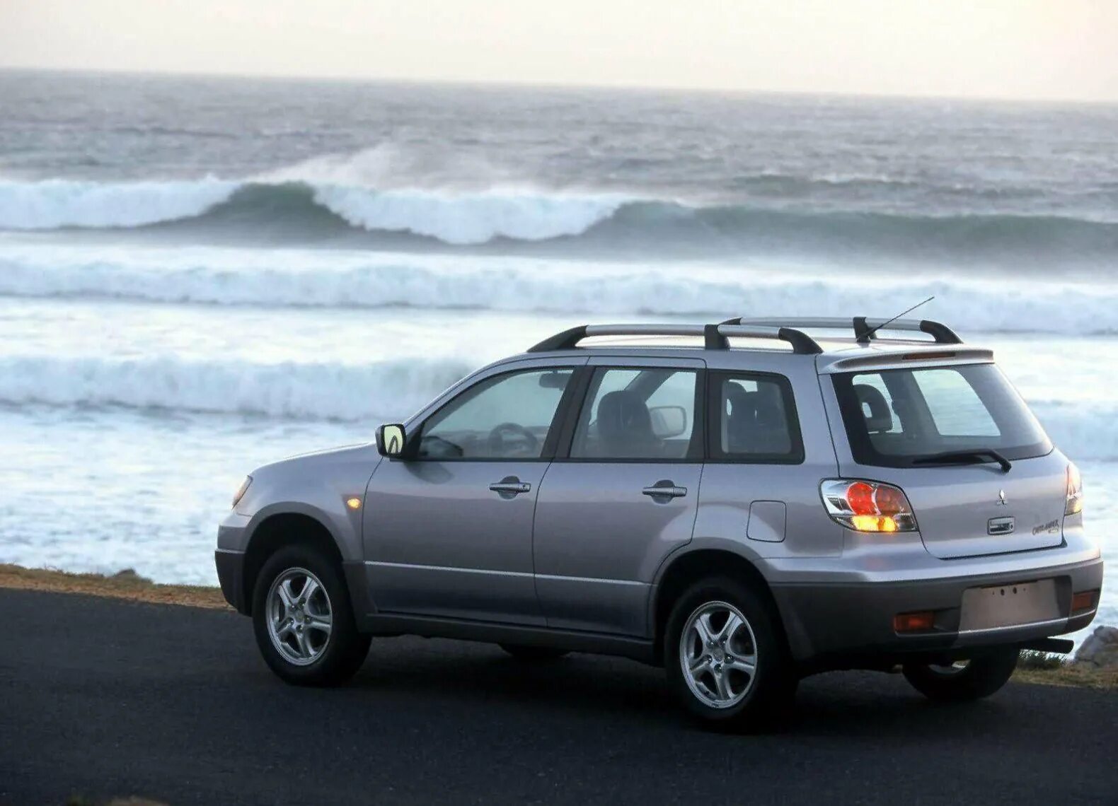 Mitsubishi outlander 2003. Митсубиси Аутлендер 2003. Mitsubishi Outlander 2001. Mitsubishi Outlander 2003 года. Мицубиси Аутлендер 1.