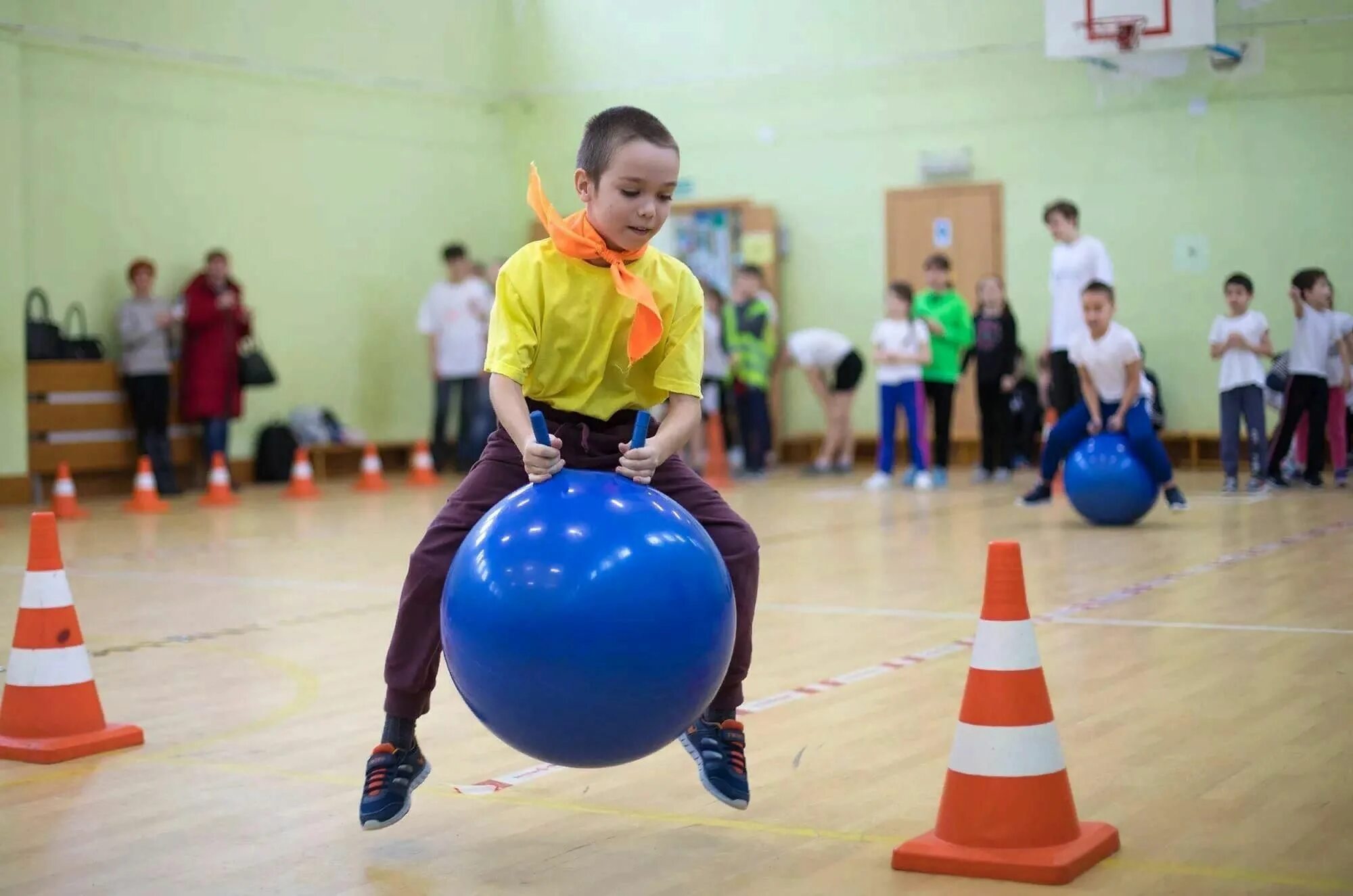 Спортивных конкурсы в школе. Веселые старты. Спортивные эстафеты для детей. Весёлые старты для детей. Спортивные соревнования Веселые старты.