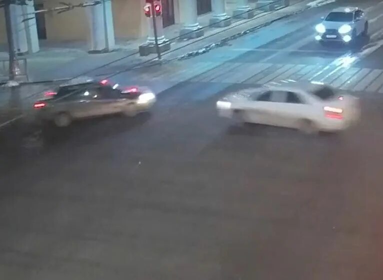 Розовое столкновение. Разбитая розовая машина. Столкновение 2 самолетов. Розовое столкновение. Розово голубой дым на белом фоне.